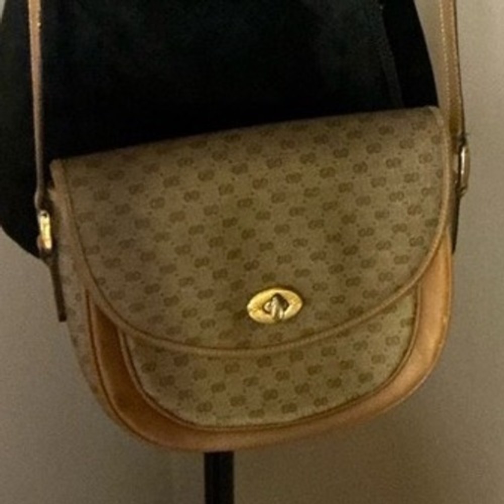 Gucci Vintage GG  Monogram Flap Shoulder Bag Excellent Used Condition.